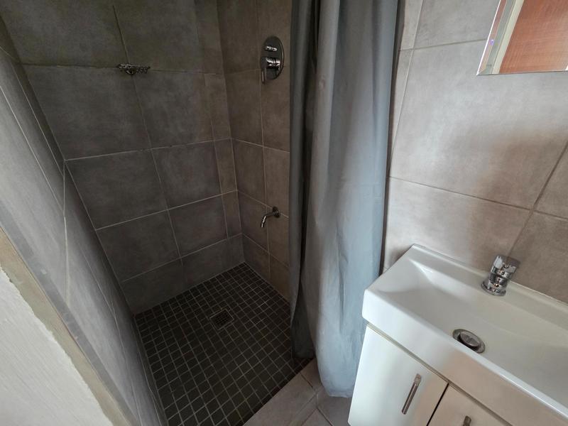 To Let 1 Bedroom Property for Rent in Walmer Estate Western Cape